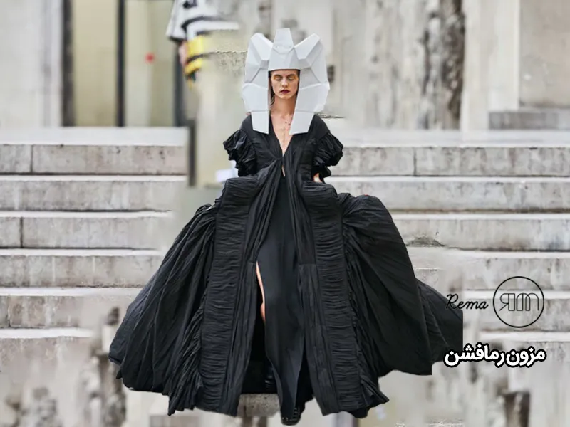 لباس آوانگارد مشکی با برش هندسی